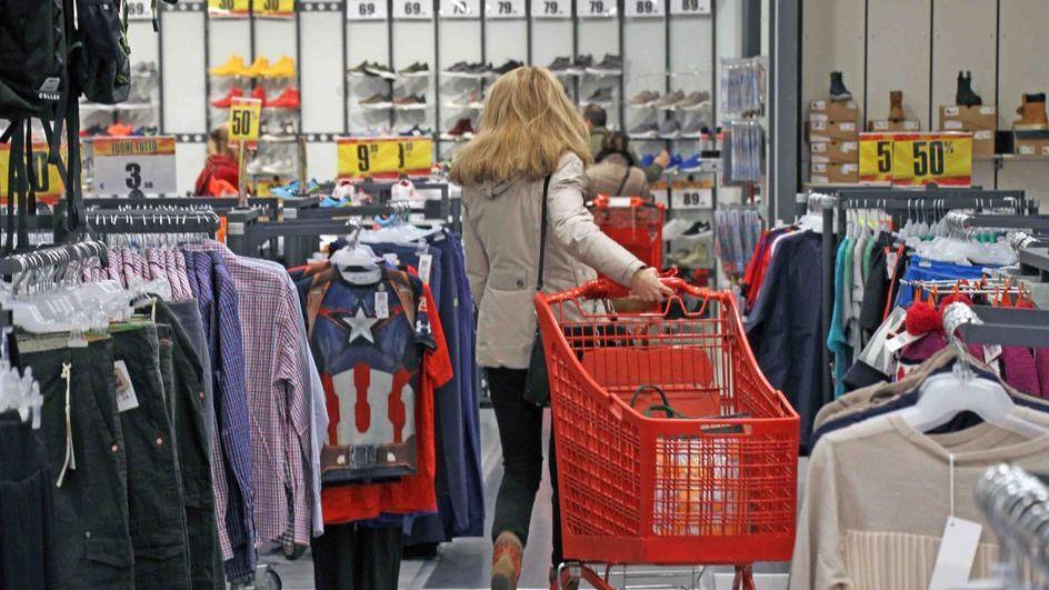 Ferrara, da oggi si ritorna in zona arancione: «Aperti tutti i negozi, sicurezza garantita»