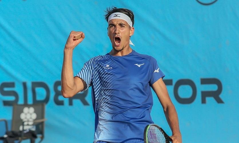 Lorenzo Sonego, 25 anni, ha vinto il torneo Atp 250 Sardegna Open di Cagliari battendo in finale il serbo Laslo Djere in tre set con il punteggio di 2-6, 7-6 (5), 6-4