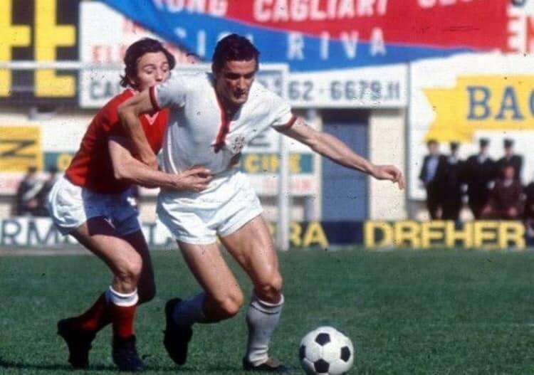 Gigi Riva in azione in Cagliari-Bari 2-1 del 12 aprile 1970