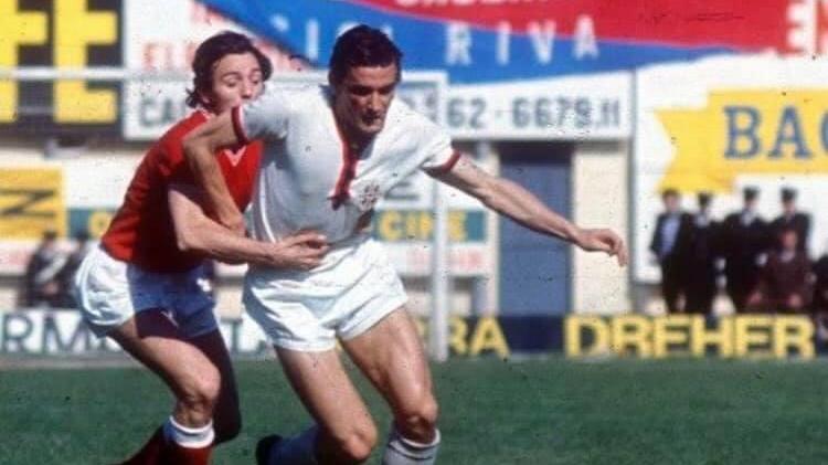 Gigi Riva in azione in Cagliari-Bari 2-1 del 12 aprile 1970