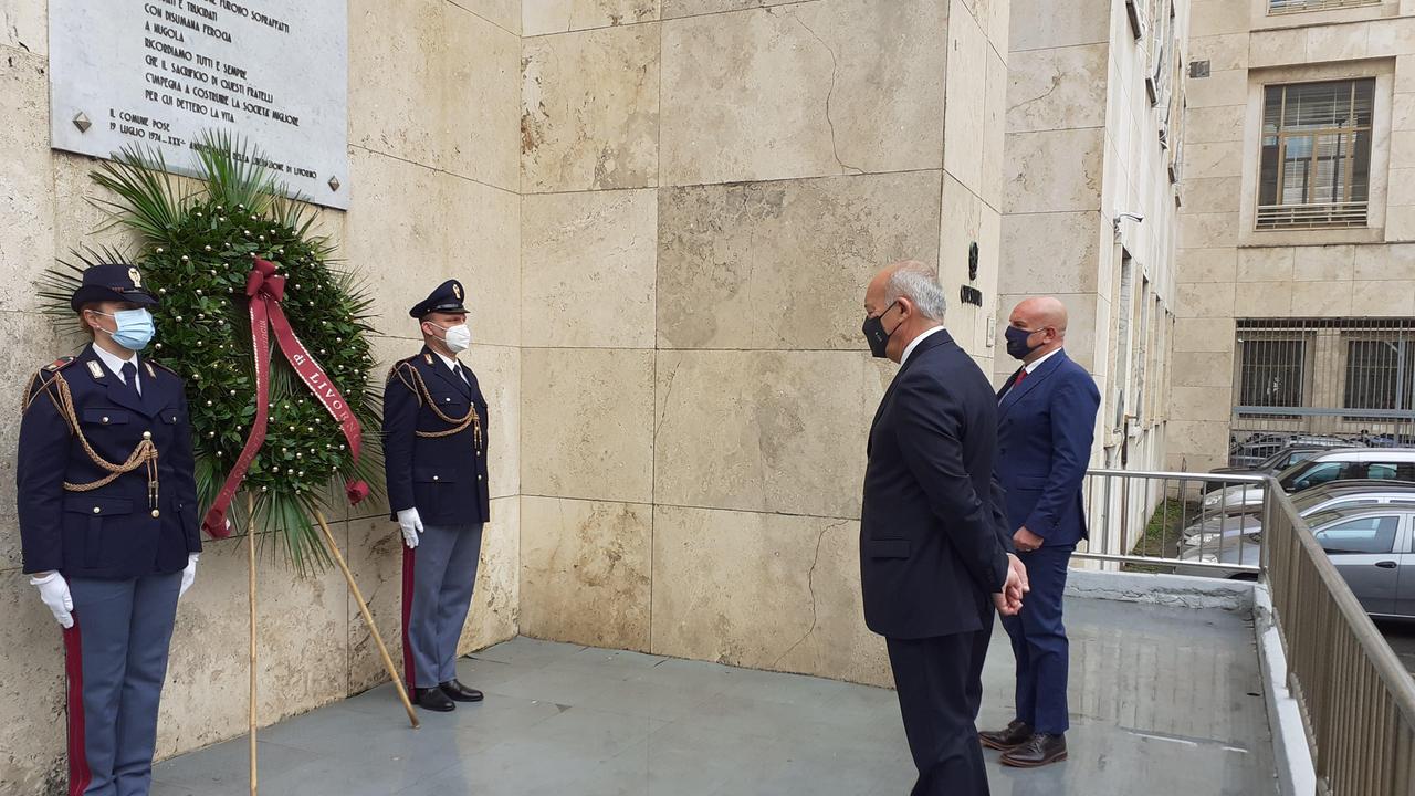 Il prefetto Paolo D'Attilio, in primo piano, e il questore Roberto Massucci alla festa della polizia di Stato