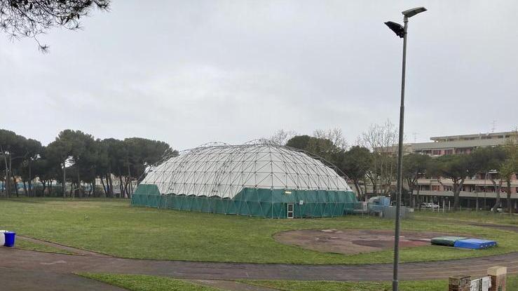 Nuovi spogliatoi e pista regolamentare. Ecco come cambia il campo di atletica a Rosignano