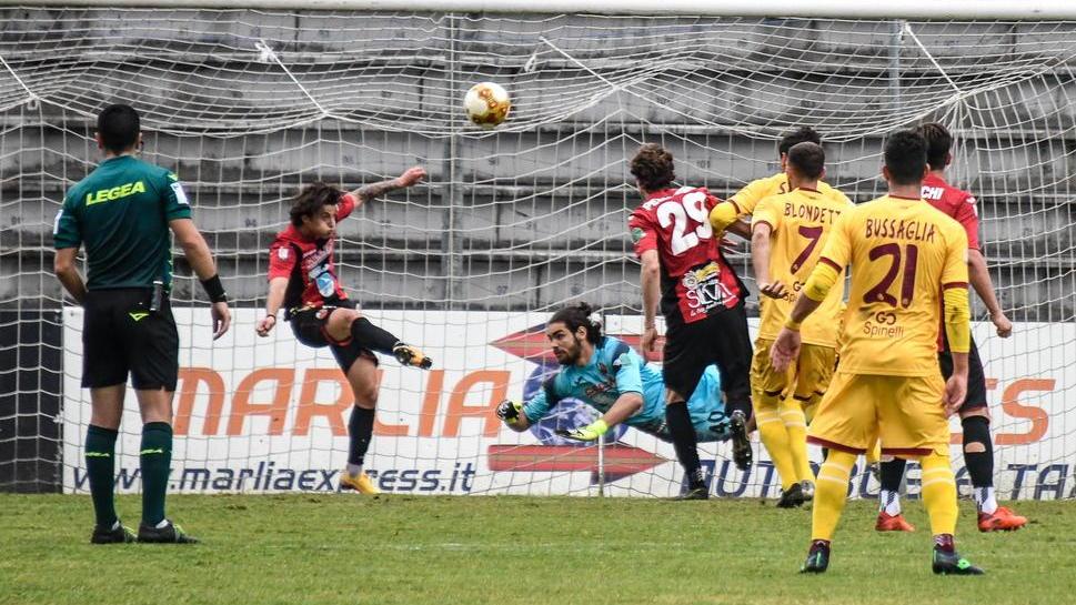 Lucchese e Livorno pari nel derby: ora a braccetto verso l’inferno della serie D
