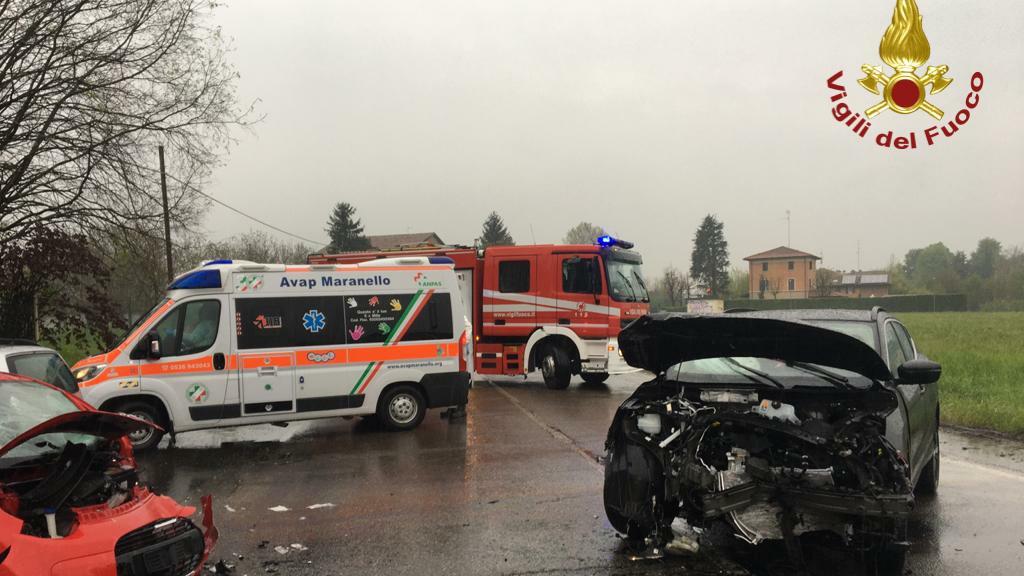 Modena. Incidente sulla Contrada con tre auto coinvolte. Ci sono dei feriti