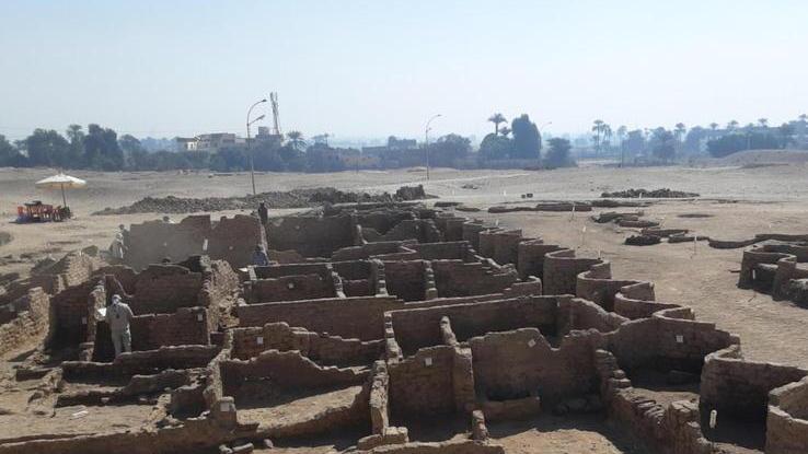 Dalla sabbia dopo tre millenni emerge “La città d’oro perduta”