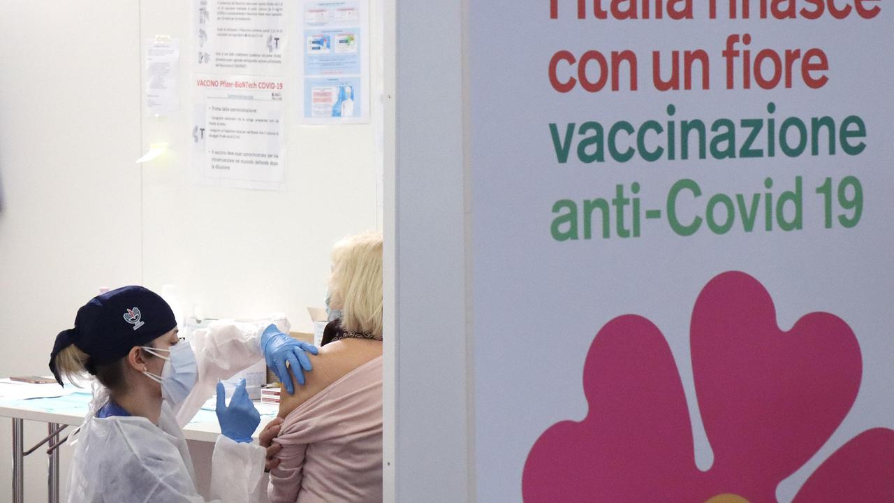 Vaccini, 11mila reggiani prenotano la dose per la fascia 70-74 anni