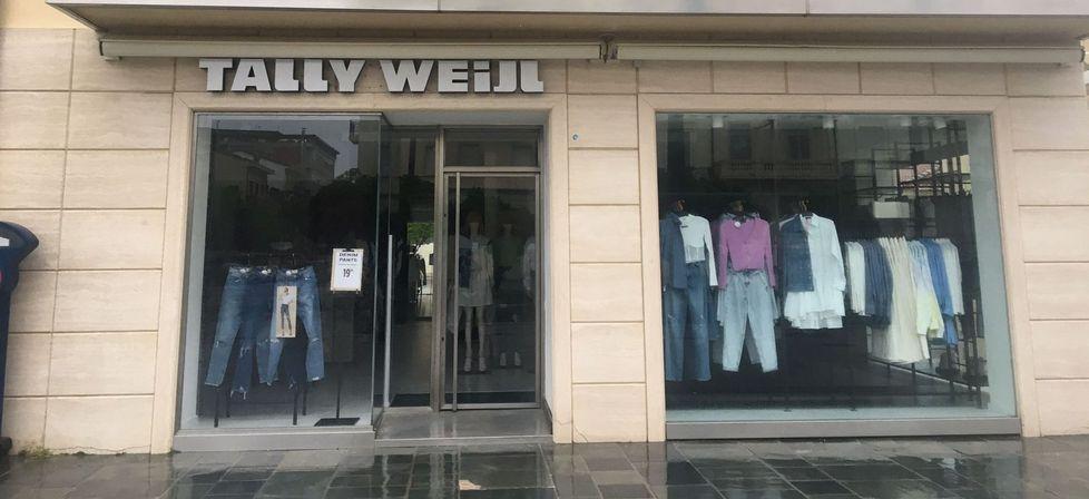 Talamoni apre il negozio Tally Weijl, abbigliamento che piace a figlie e madri 