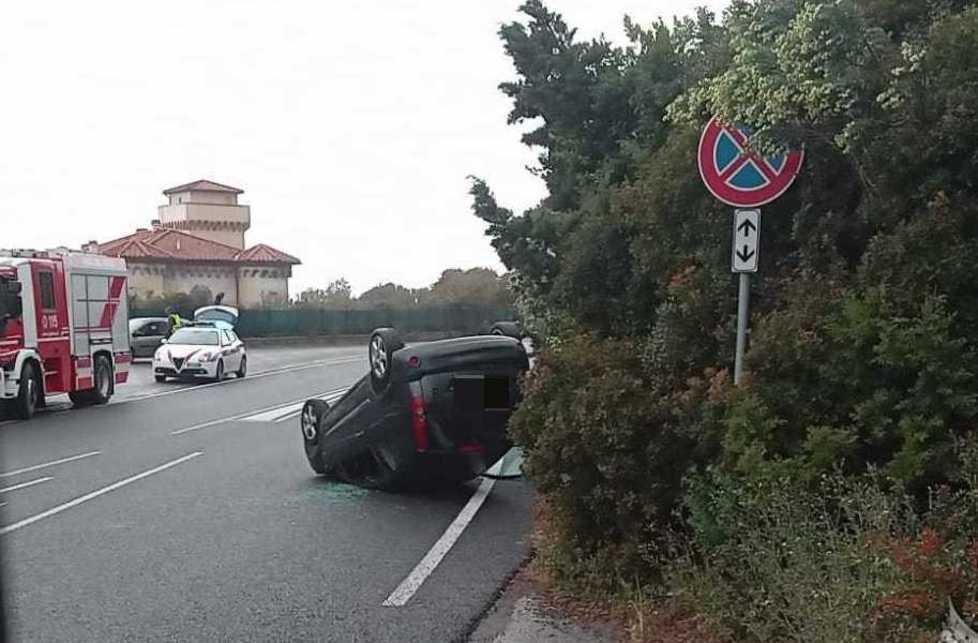 Tampona una macchina e scappa in autostrada: denunciato livornese