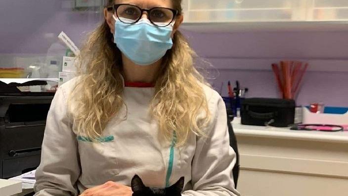 Pinuccia lascia il Giglio e in laguna diventa “assistente” veterinaria