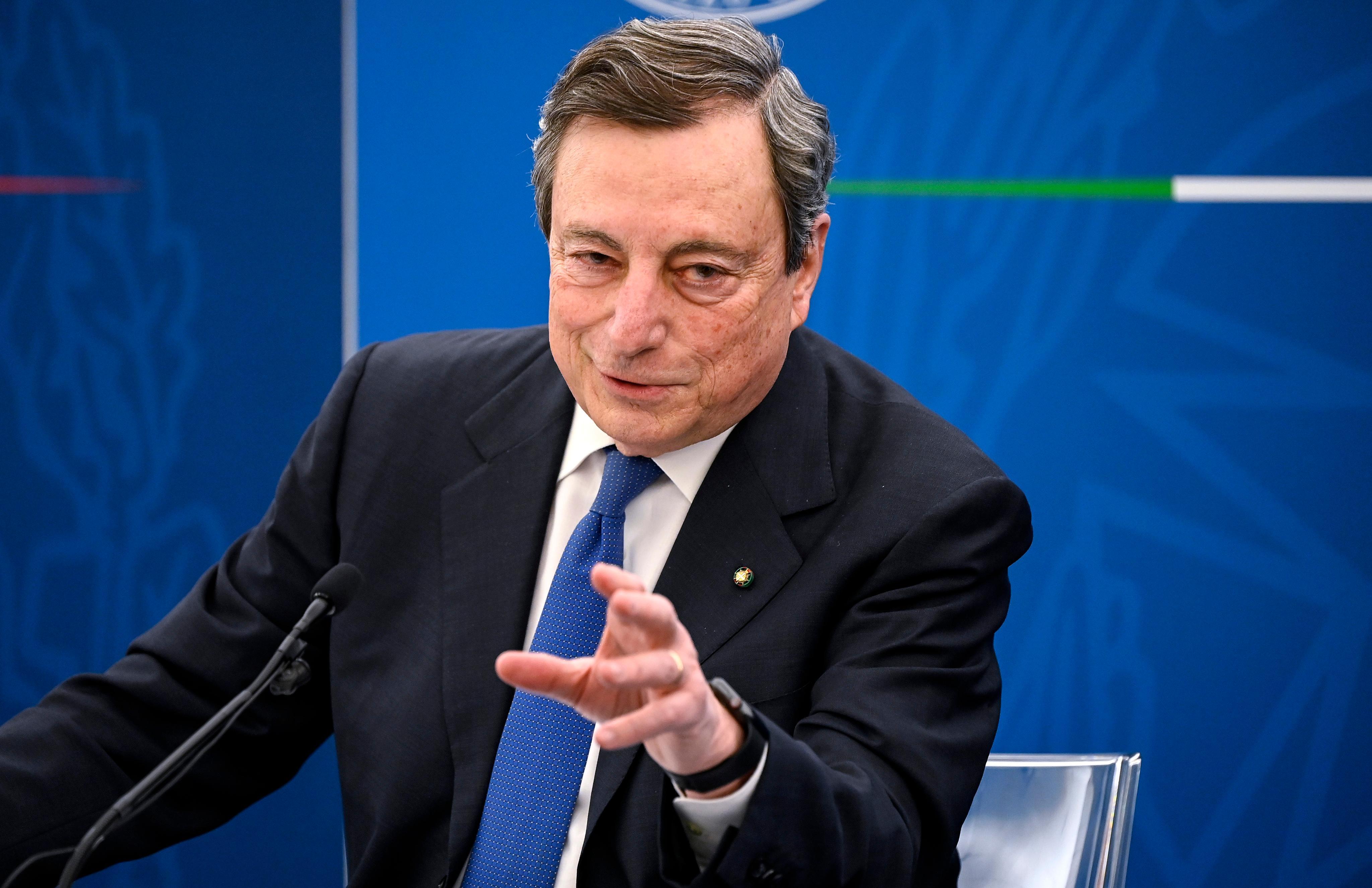 Vaccini, l’italica moda dei saltafila e i diritti negati 
