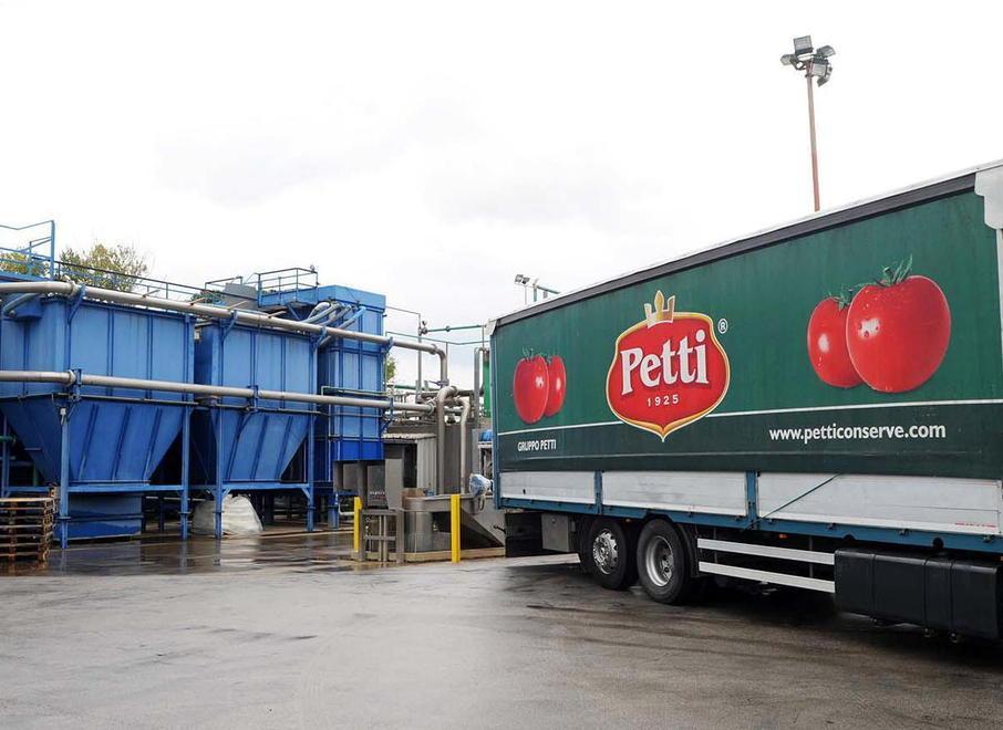 Controlli dei carabinieri alla Petti: la produzione si ferma per due giorni 