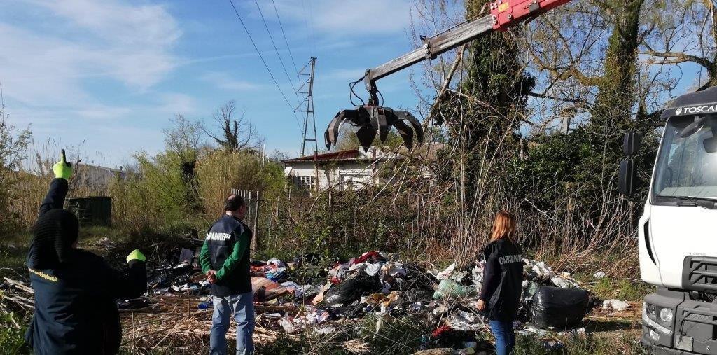 Navicelli, ripulita area invasa dai rifiuti