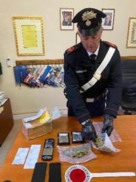 Spediscono via posta 120 grammi di marijuana, denunciati tre ventenni
