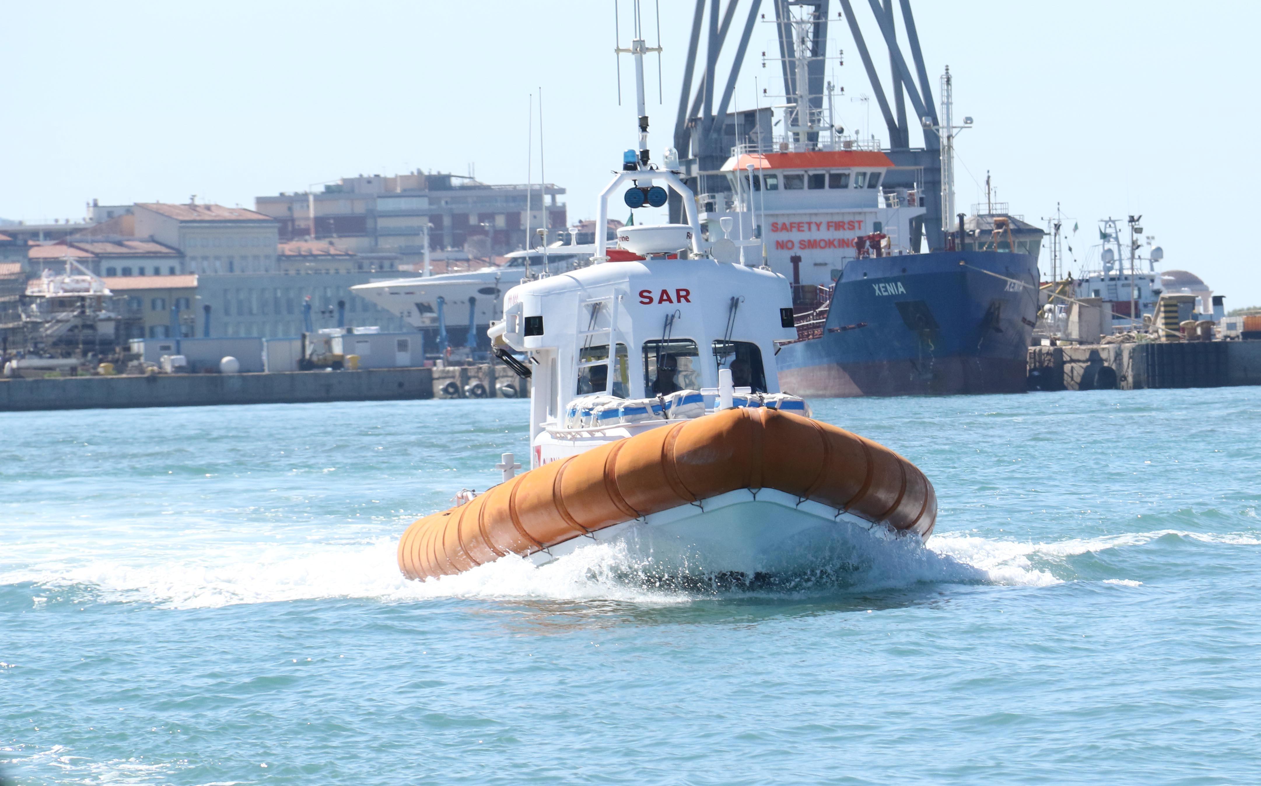"Avarie a bordo non segnalate e scarsa sicurezza", a Livorno bloccata in porto una nave container  