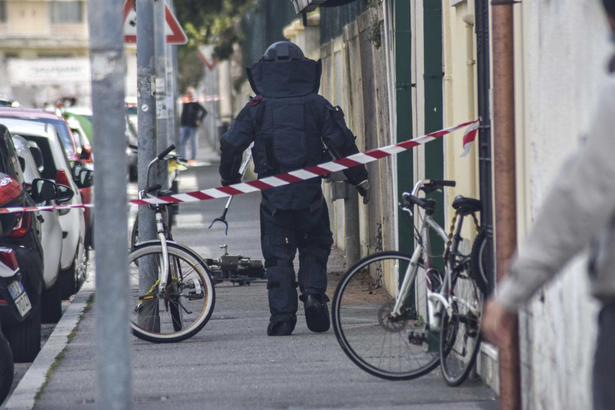 «C'è una valigia sospetta», in via Pannocchia un falso allarme bomba - Video
