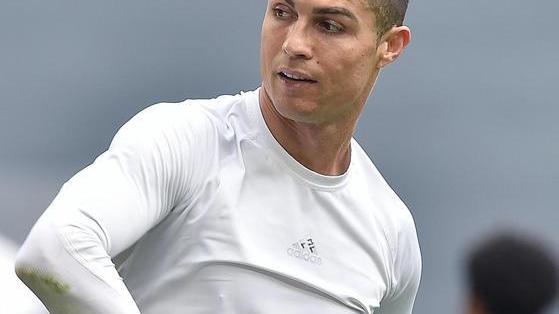 Ronaldo, la maglia e le voci Lui si allena con Georgina...