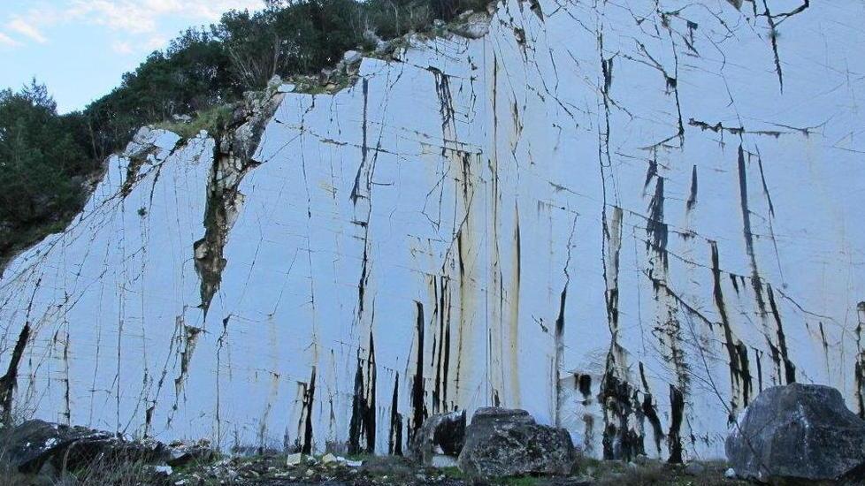 Progetto da rifare per la cava di marmo