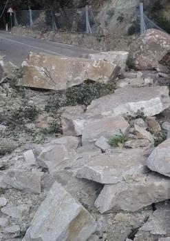 Strada chiusa per la frana, manifestazione di protesta