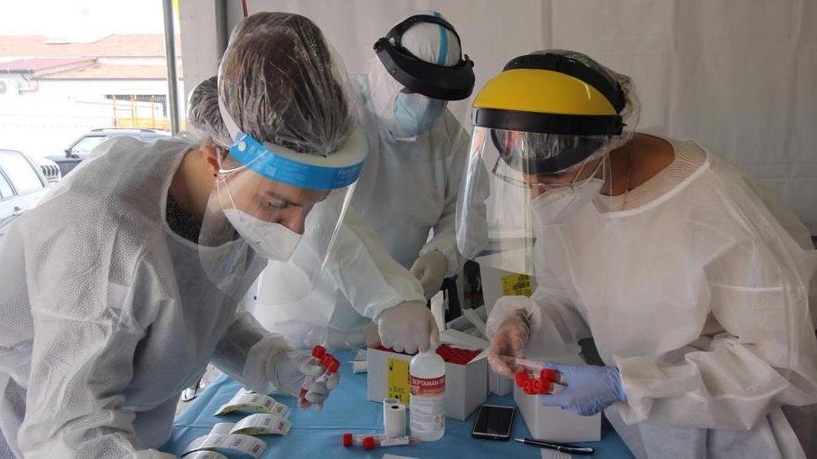 Covid, l’incidenza cala a 264 e l’arancione diventa possibile