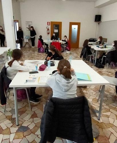 La socializzazione nella sala studio 