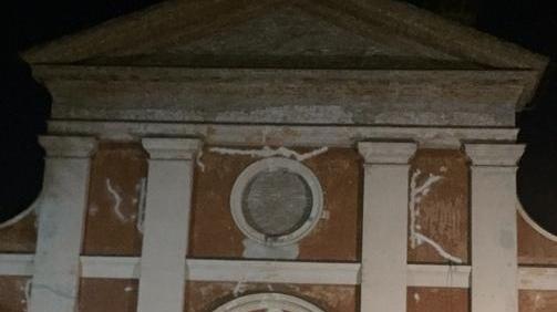 Parroco rapinato di notte «C’era tanto sangue e varie tracce della fuga»