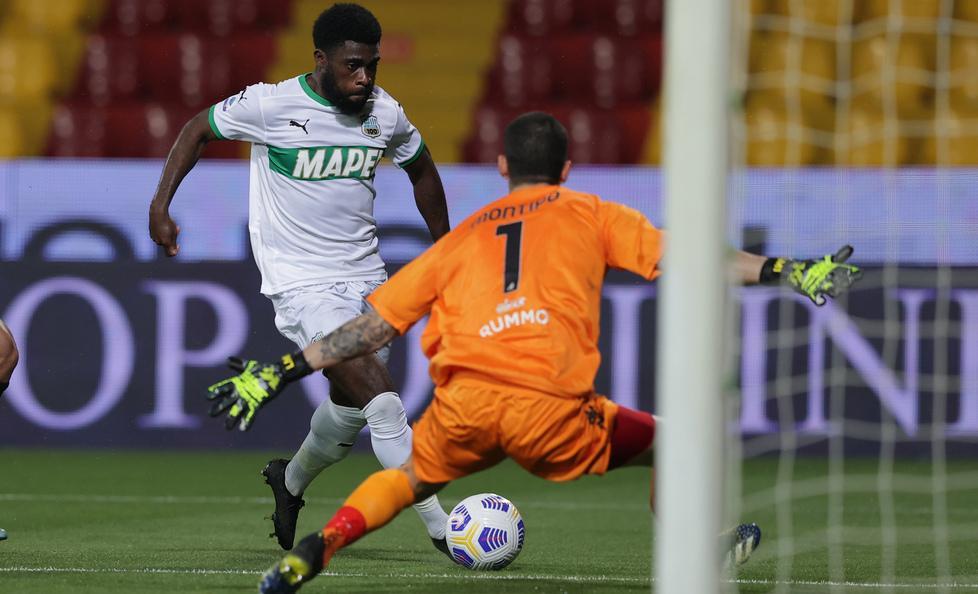 Al Sassuolo basta un autogol Il Benevento reagisce tardi