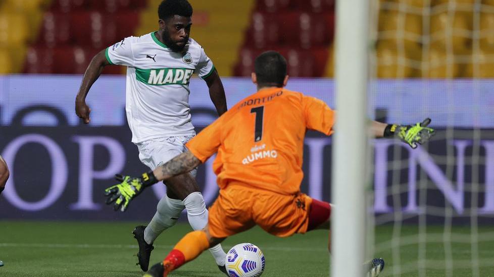 Al Sassuolo basta un autogol Il Benevento reagisce tardi