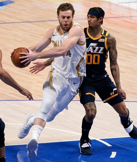 Agli Spurs il derby texano Vittoria pesante di Boston