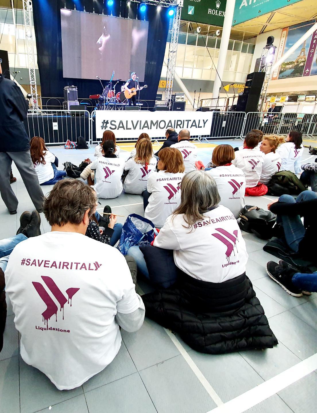 Lavoratori Air Italy protestano a Roma e a Villa Devoto