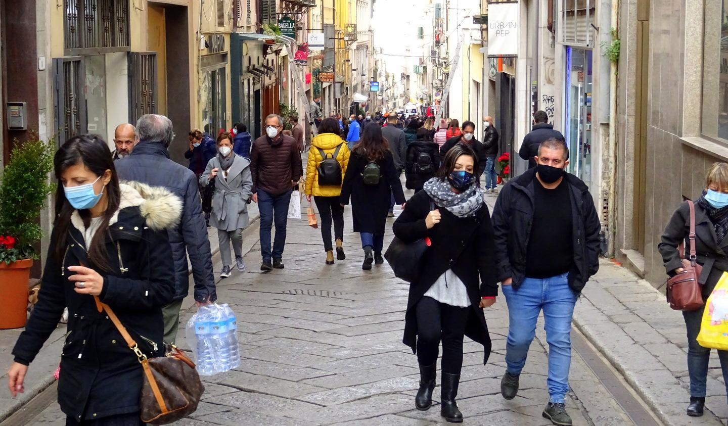 «Vaccini nelle aziende e di notte» 