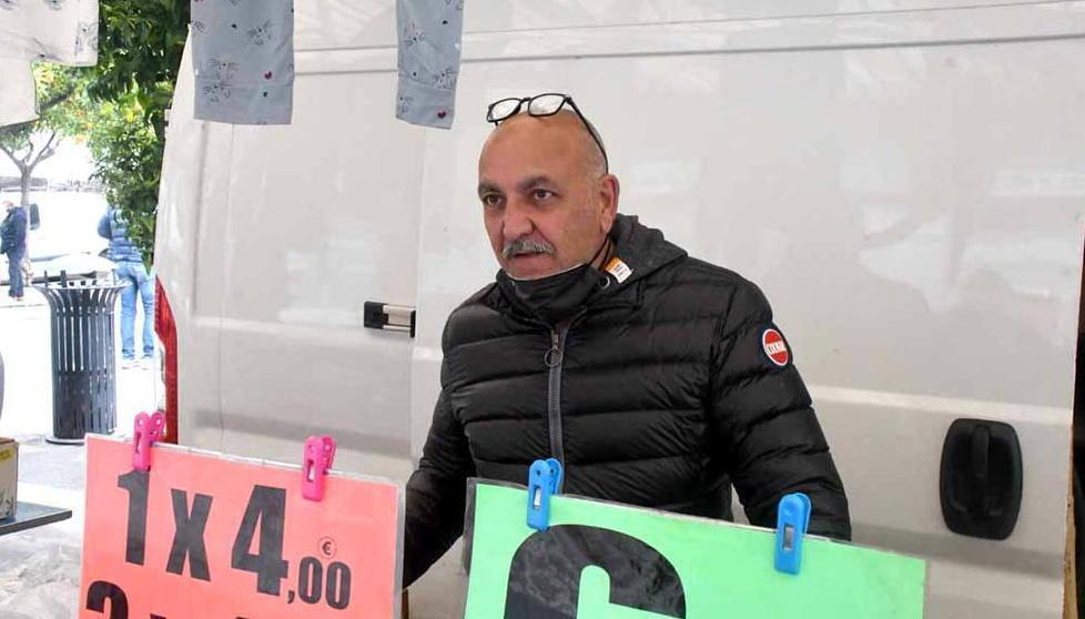 Addio passeggiata per il mercato: a Massa i banchi riaprono, i clienti non ci sono 