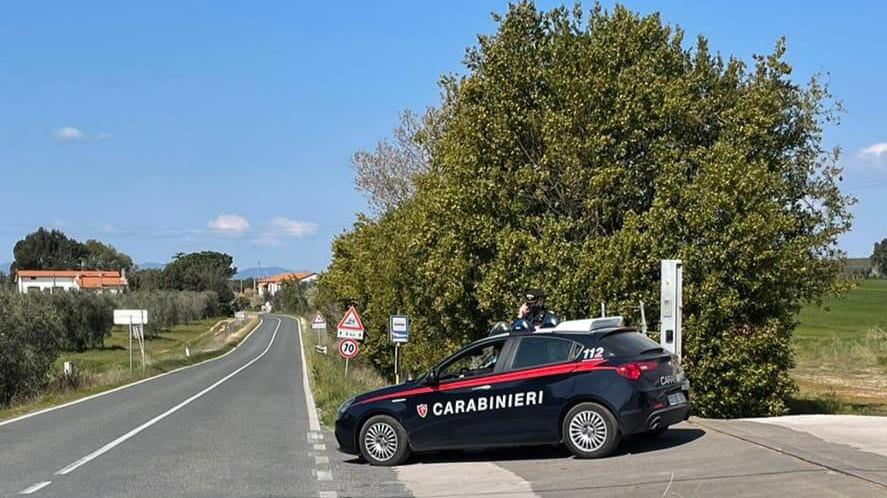 Rubano in un'azienda e speronano i carabinieri