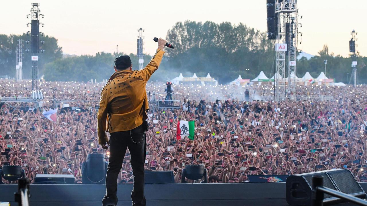 Vasco in concerto ecco le nuove date del tour. Saranno nel 2022