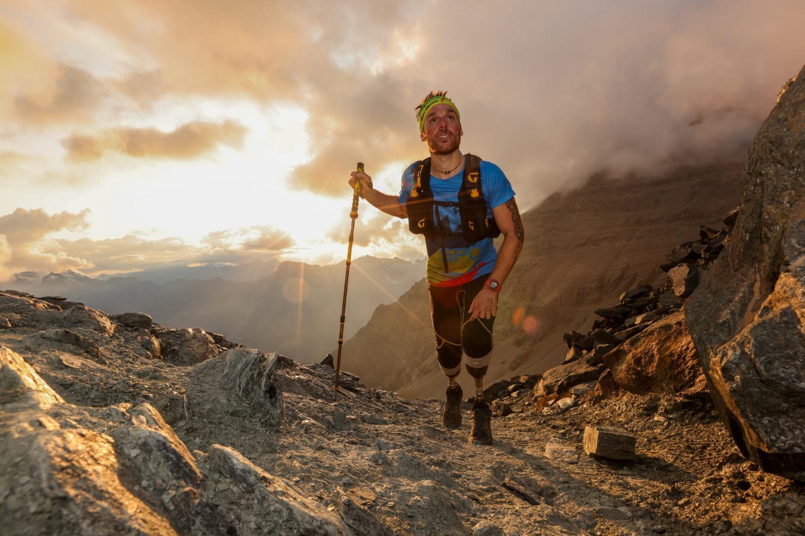 L’atleta paralimpico Andrea Lanfri durante una delle sue sfide (foto Jacopo Bernard)