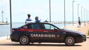 Comacchiese ruba i lettini al Bagno Pinguino, arrestato