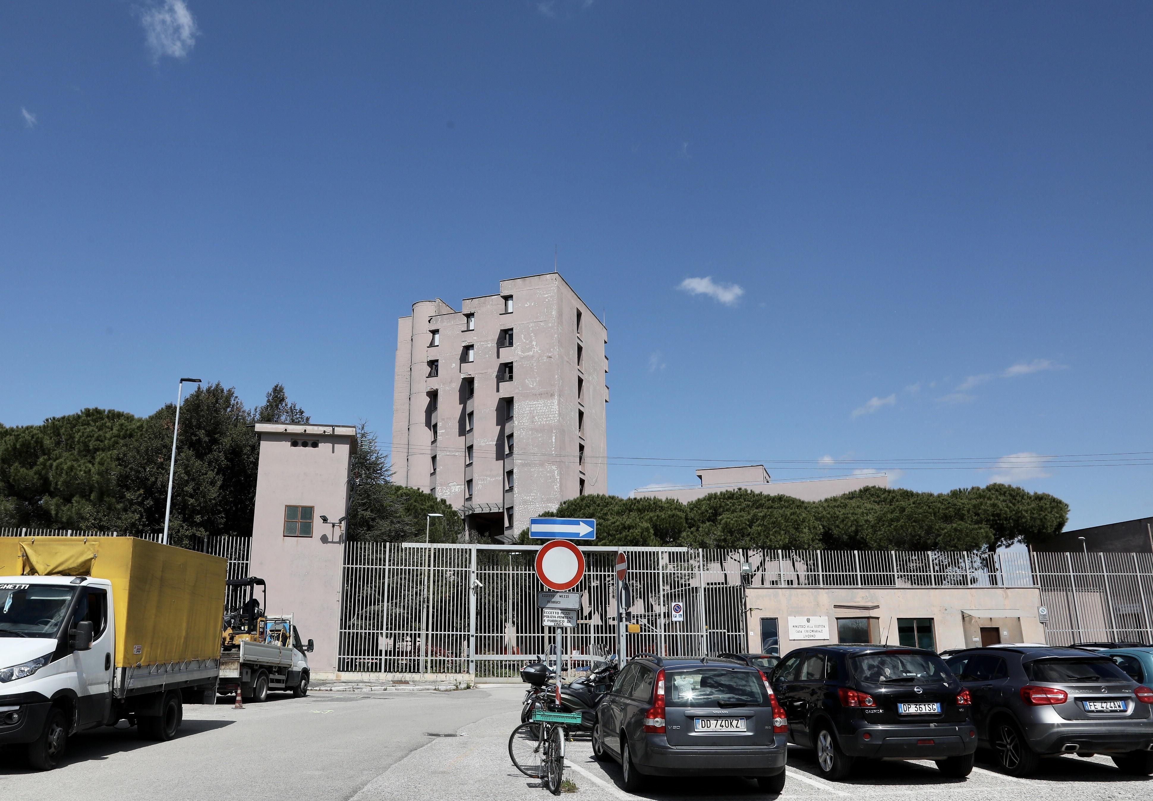 Vaccina la moglie nel carcere di Livorno, il garante toscano dei detenuti: «Malcostume, ha rilevanza penale» 