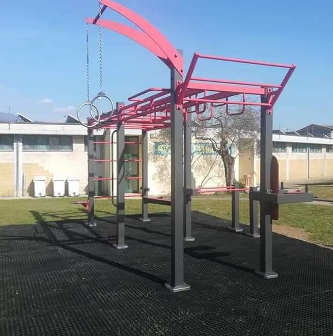 Un’area attrezzata per il fitness vicino agli impianti sportivi