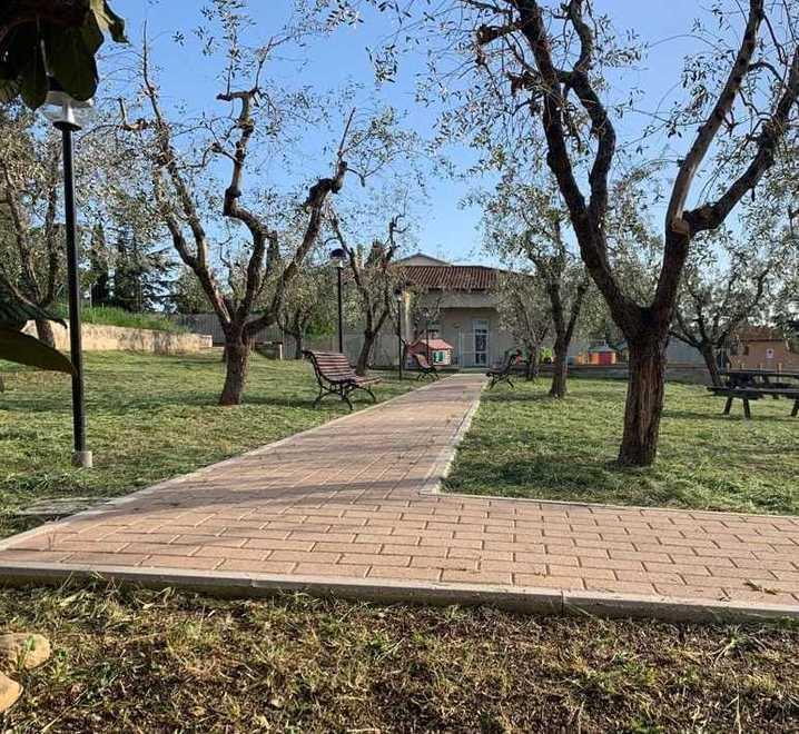 Nuovi arredi e luci nel parco pubblico a San Lorenzo