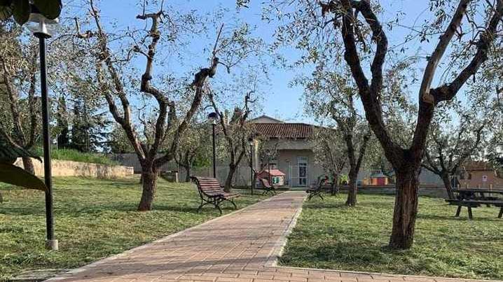 Nuovi arredi e luci nel parco pubblico a San Lorenzo
