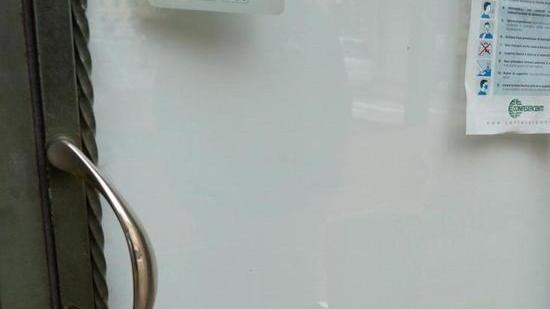 Chiudono i locali e scendono in piazza «Non sappiamo più come tirare avanti»