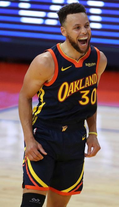 Curry trascina Golden State
