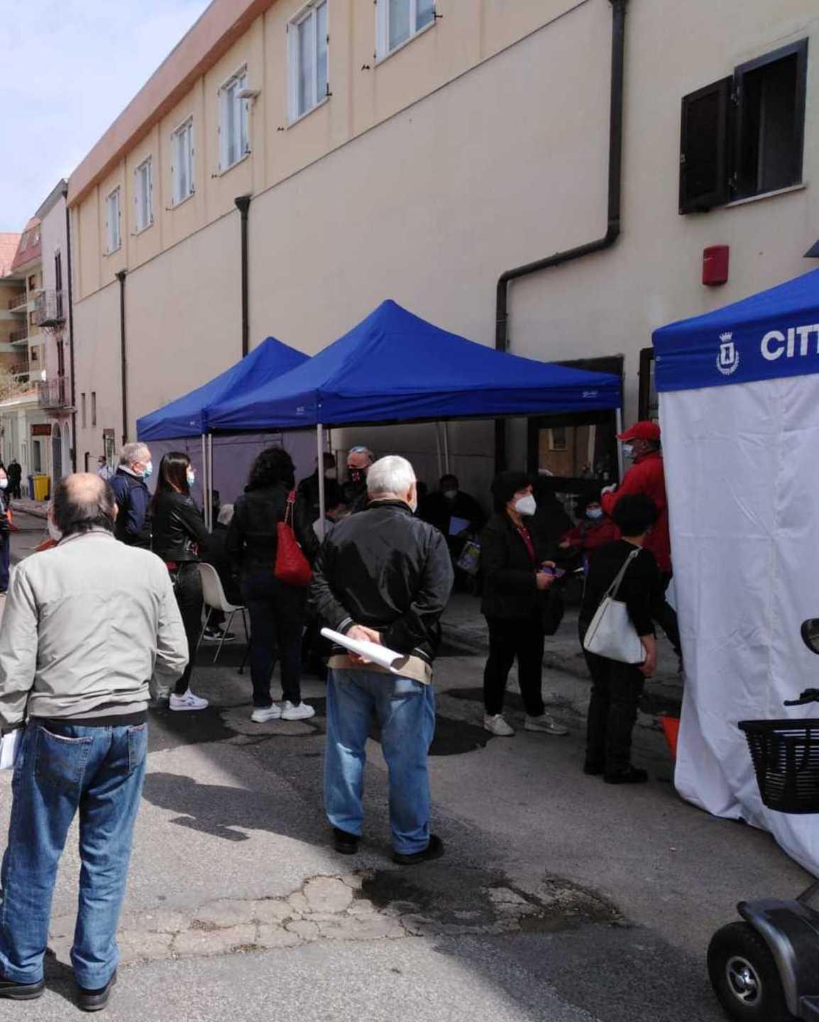 Silenzio sulle vaccinazioni, e l’hub di Porto Torres resta chiuso