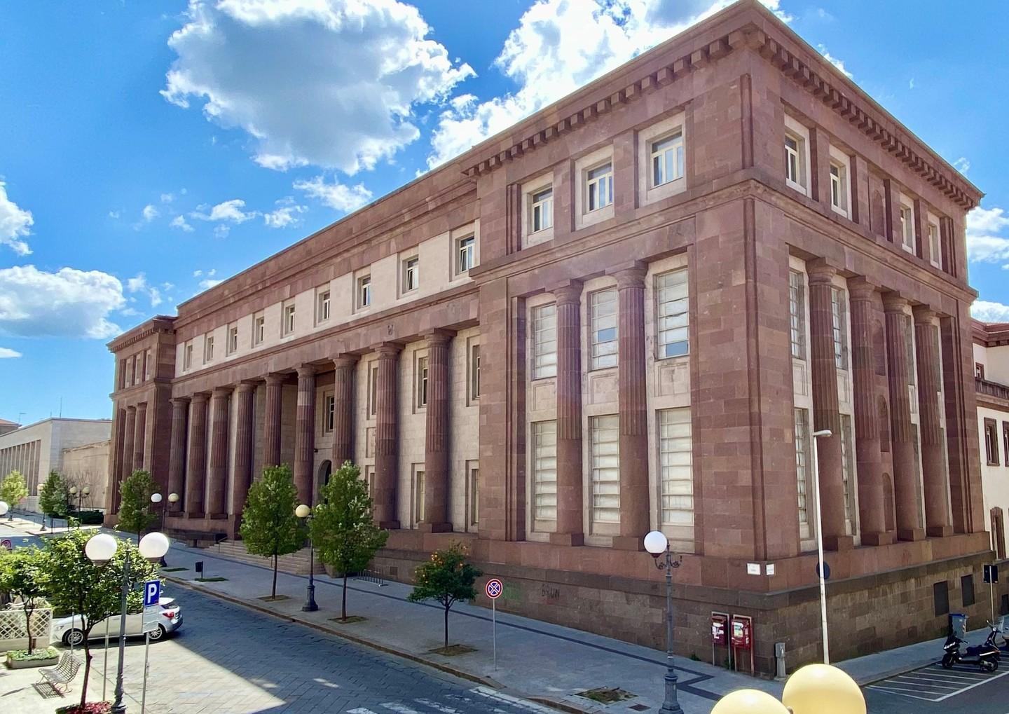 Documenti falsi per ottenere prestiti: 2 a processo per truffa