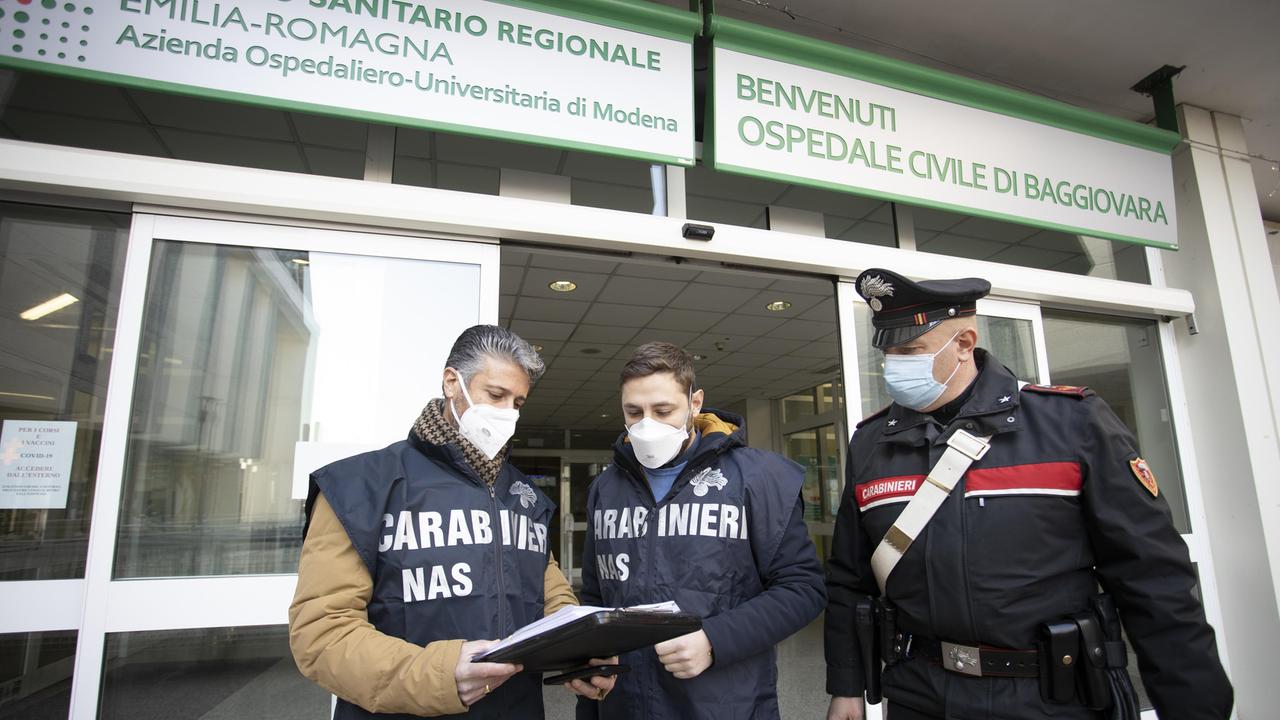 Controlli dei Nas in un ospedale (foto d'archivio)