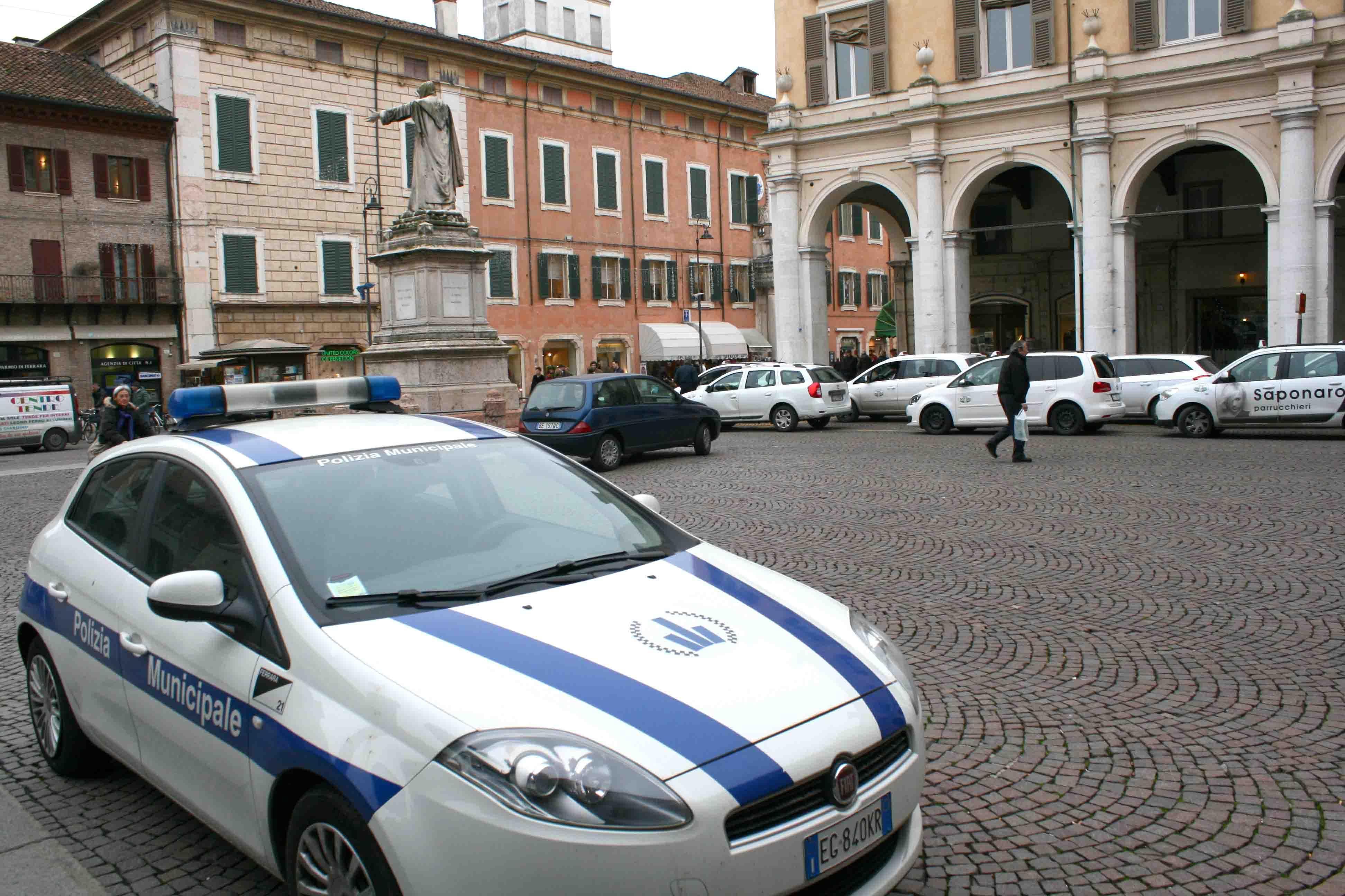 Ferrara, ditta paga 45mila euro di multa anziché 200: risarcita dalla polizia locale