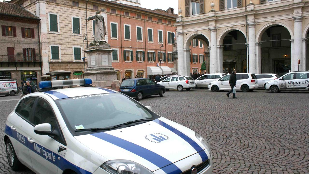 Ferrara, ditta paga 45mila euro di multa anziché 200: risarcita dalla polizia locale