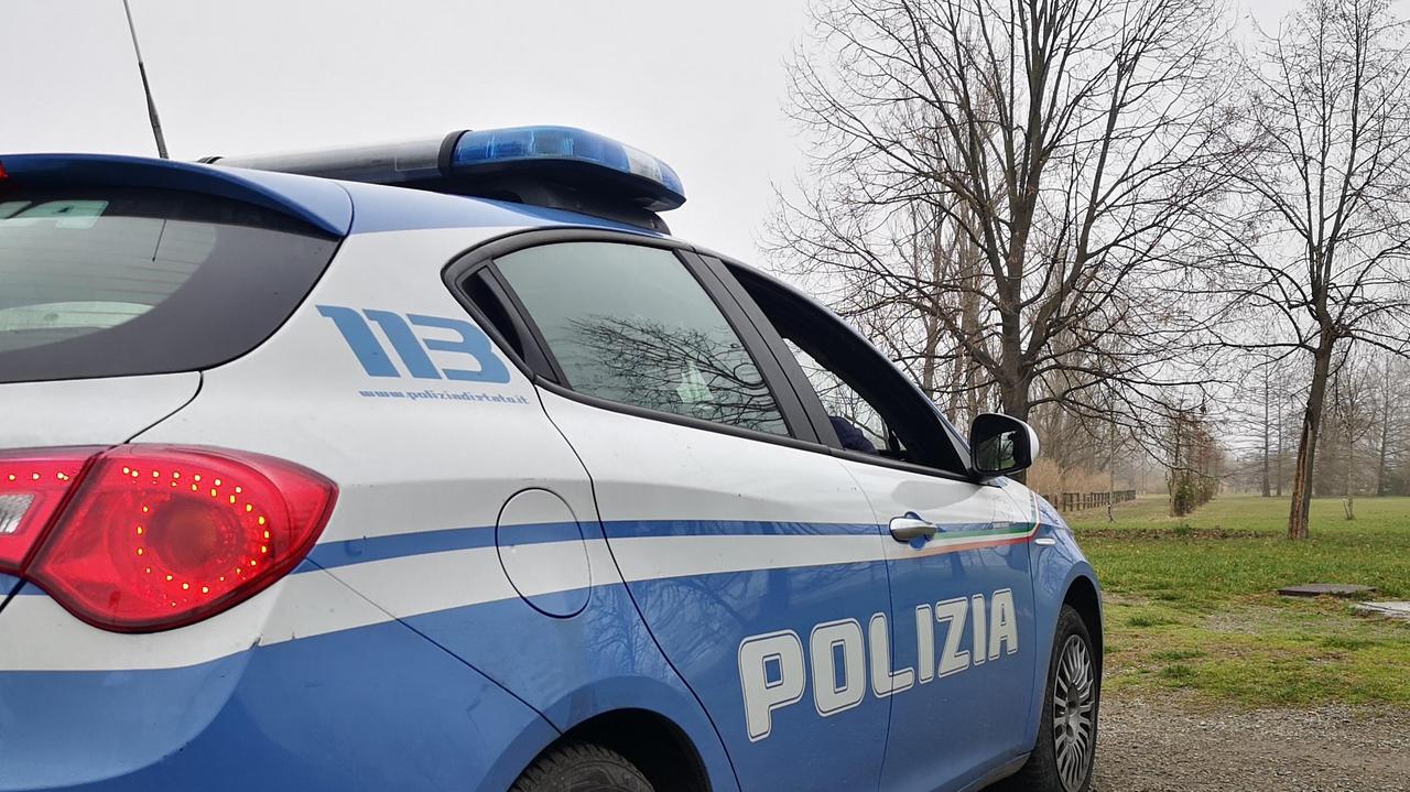 Mirandola, spacciatore con cocaina ed eroina fugge di corsa nei campi. Rincorso e catturato