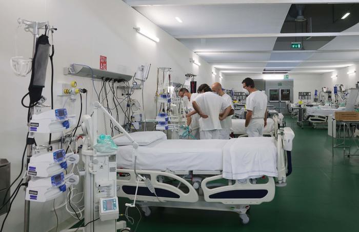 Covid, l'incidenza settimanale sale a 294. Altri 111 casi e tre decessi