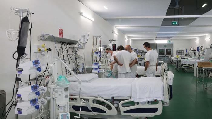 Covid, l'incidenza settimanale sale a 294. Altri 111 casi e tre decessi