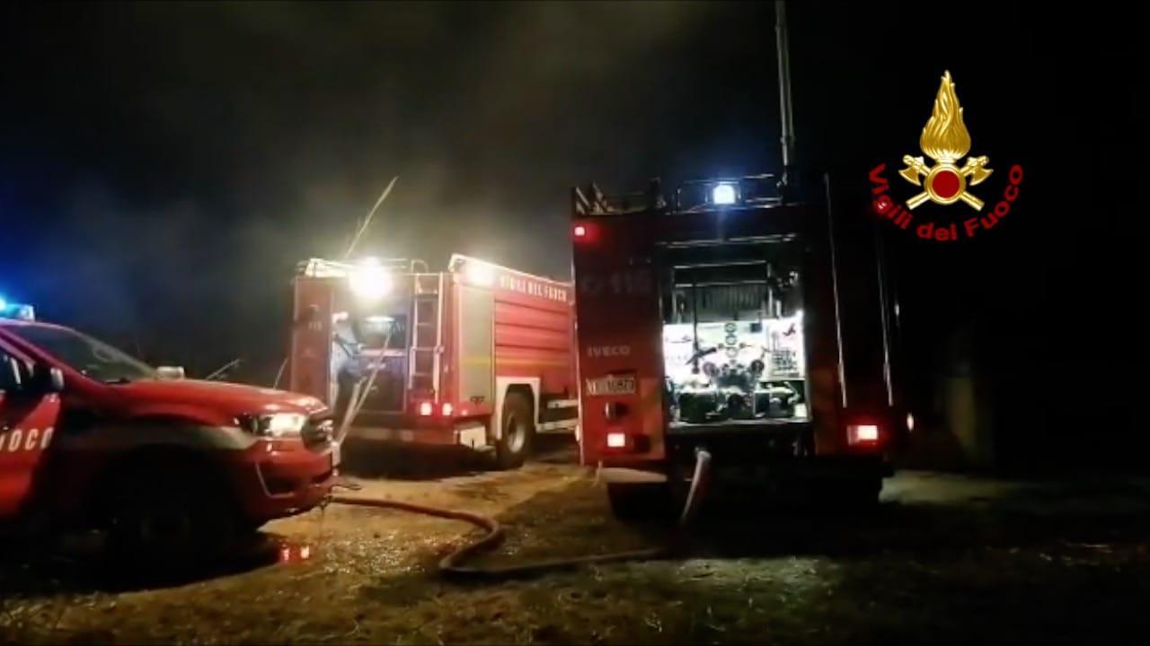 Incendio a Cortoghiana, evacuate per sicurezza alcune case 
